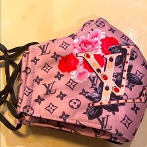 Super cute pink flowered 🌸🌺🌷face mask